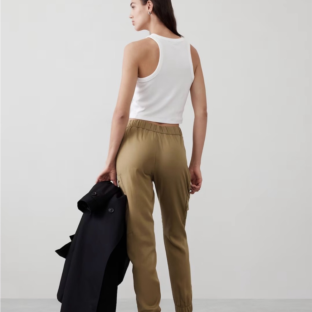 Banana Republic Tensel Cargo Jogger Pants with Elastic Waistband - Picture 4 of 6